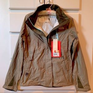 North Face | NWT Olive Green Rain Jacket W's XS